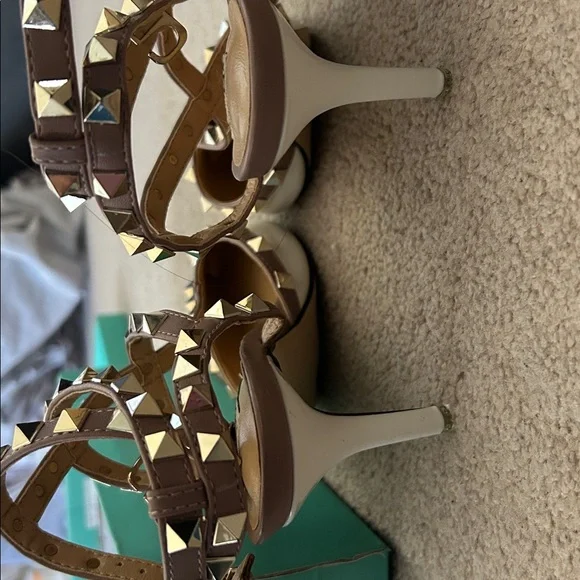 Heels - Picture 7 of 8